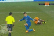 足球有防守假摔吗为什么，足球有防守假摔吗为什么没有